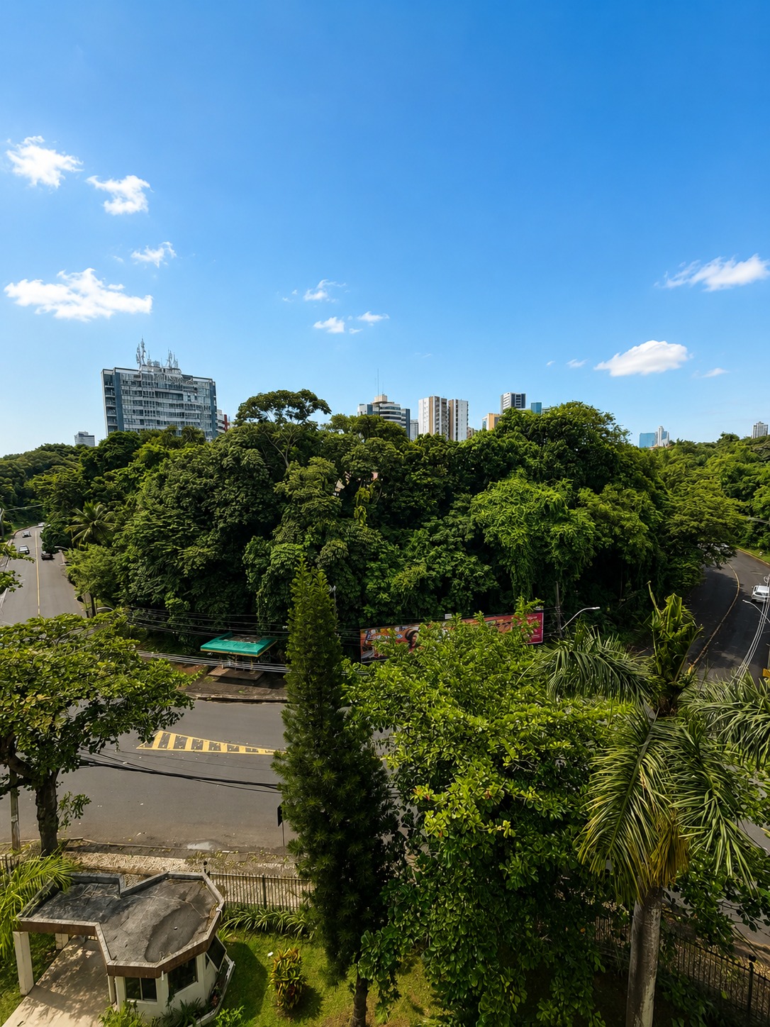 4 quartos com nascente no Itaigara — Itaigara